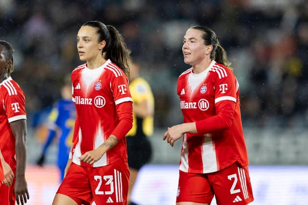 Google Pixel Frauen-Bundesliga: FC Carl Zeiss Jena vs. FC Bayern München; Jena; 11.02.2026 Natalia Padilla Bidas ( 23; FC Bayern München) und Vanessa Gilles ( 2; FC Bayern München) Google Pixel Frauen-Bundesliga: FC Carl Zeiss Jena vs. FC Bayern München; ad hoc arena im Ernst-Abbe-Sportfeld; 11.02.2026 DFB REGULATIONS PROHIBIT ANY USE OF PHOTOGRAPHS AS IMAGE SEQUENCES AND OR QUASI-VIDEO. Copyright: xBEAUTIFULxSPORTS Duehringx