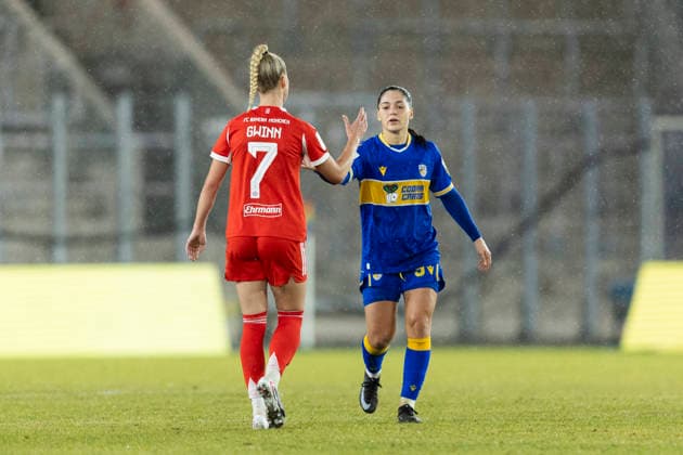Google Pixel Frauen-Bundesliga: FC Carl Zeiss Jena vs. FC Bayern München; Jena; 11.02.2026 Giulia Gwinn ( 7; FC Bayern München) und Olivia Alcaide ( 9; FC Carl Zeiss Jena) Google Pixel Frauen-Bundesliga: FC Carl Zeiss Jena vs. FC Bayern München; ad hoc arena im Ernst-Abbe-Sportfeld; 11.02.2026 DFB REGULATIONS PROHIBIT ANY USE OF PHOTOGRAPHS AS IMAGE SEQUENCES AND OR QUASI-VIDEO. Copyright: xBEAUTIFULxSPORTS Duehringx
