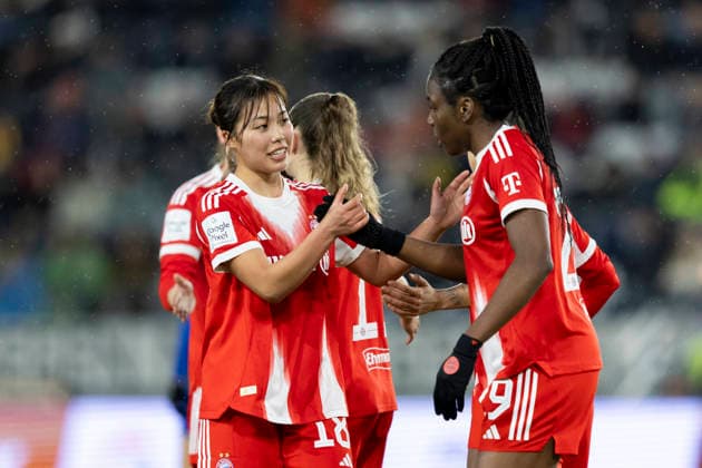 Google Pixel Frauen-Bundesliga: FC Carl Zeiss Jena vs. FC Bayern München; Jena; 11.02.2026 Momoko Tanikawa ( 18; FC Bayern München) (links) und Edna Imade ( 29; FC Bayern München) (rechts) Google Pixel Frauen-Bundesliga: FC Carl Zeiss Jena vs. FC Bayern München; ad hoc arena im Ernst-Abbe-Sportfeld; 11.02.2026 DFB REGULATIONS PROHIBIT ANY USE OF PHOTOGRAPHS AS IMAGE SEQUENCES AND OR QUASI-VIDEO. Copyright: xBEAUTIFULxSPORTS Duehringx