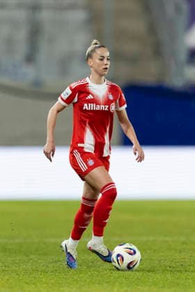 Google Pixel Frauen-Bundesliga: FC Carl Zeiss Jena vs. FC Bayern München; Jena; 11.02.2026 Giulia Gwinn ( 7; FC Bayern München) Google Pixel Frauen-Bundesliga: FC Carl Zeiss Jena vs. FC Bayern München; ad hoc arena im Ernst-Abbe-Sportfeld; 11.02.2026 DFB REGULATIONS PROHIBIT ANY USE OF PHOTOGRAPHS AS IMAGE SEQUENCES AND OR QUASI-VIDEO. Copyright: xBEAUTIFULxSPORTS Duehringx