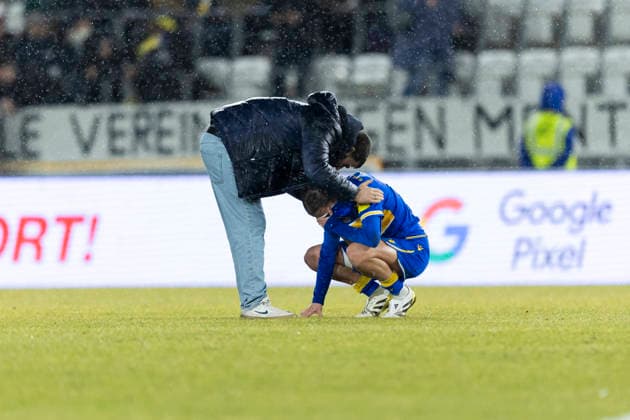 Google Pixel Frauen-Bundesliga: FC Carl Zeiss Jena vs. FC Bayern München; Jena; 11.02.2026 Florian Kästner (Chef-Trainer; FC Carl Zeiss Jena) und Lisa Gora ( 16; FC Carl Zeiss Jena) Google Pixel Frauen-Bundesliga: FC Carl Zeiss Jena vs. FC Bayern München; ad hoc arena im Ernst-Abbe-Sportfeld; 11.02.2026 DFB REGULATIONS PROHIBIT ANY USE OF PHOTOGRAPHS AS IMAGE SEQUENCES AND OR QUASI-VIDEO. Copyright: xBEAUTIFULxSPORTS Duehringx