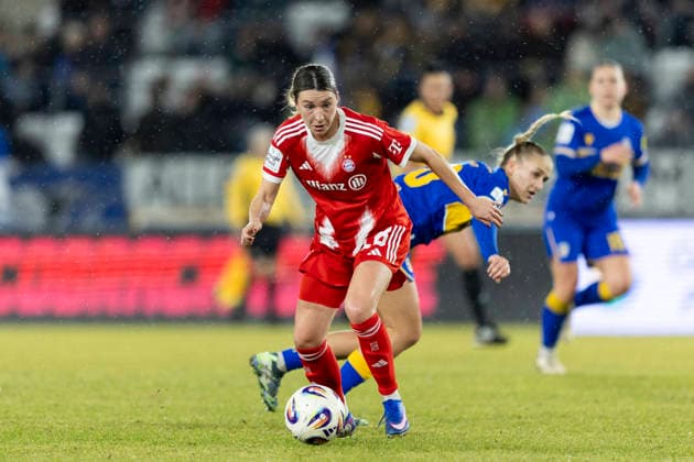 Google Pixel Frauen-Bundesliga: FC Carl Zeiss Jena vs. FC Bayern München; Jena; 11.02.2026 Barbara Dunst ( 28; FC Bayern München) gegen Steffi Schmid ( 20; FC Carl Zeiss Jena) Google Pixel Frauen-Bundesliga: FC Carl Zeiss Jena vs. FC Bayern München; ad hoc arena im Ernst-Abbe-Sportfeld; 11.02.2026 DFB REGULATIONS PROHIBIT ANY USE OF PHOTOGRAPHS AS IMAGE SEQUENCES AND OR QUASI-VIDEO. Copyright: xBEAUTIFULxSPORTS Duehringx