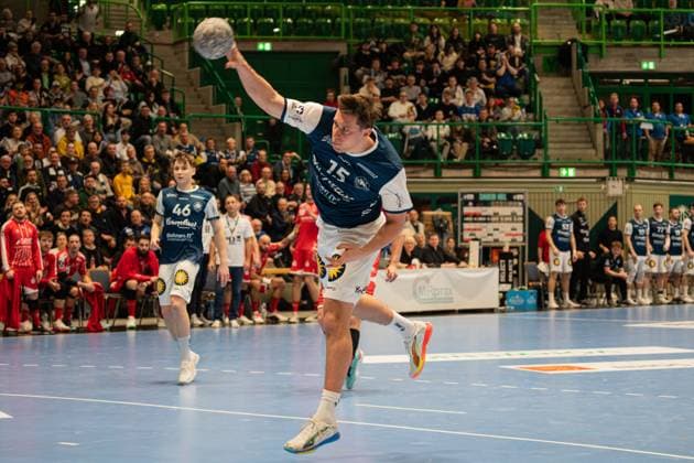 Szene mit David Mandic (7; MT Melsungen) und Sören Steinhaus (53; Bergischer HC) im Spiel zwischen Bergischer HC und MT Melsungen in der DAIKIN HBL am 20. Spieltag in Wuppertal. Szene mit David Mandic (7; MT Melsungen) und Sören Steinhaus (53; Bergischer HC)