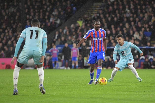 Crystal Palace v Burnley, Premier League vc3 and Marcus Edwards Forward of Burnley FC in action watched on by Jaidon Anthony Forward of Burnley FC during the Premier League match between Crystal Palace and Burnley at Selhurst Park, London, UK on 11 February 2026. London Selhurst Park Greater London UK Editorial use only DataCo restrictions apply See www.football-dataco.com , Copyright: xJeffxMoodx PSI-23733-0053
