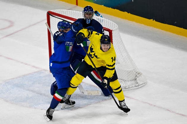 Winter Olympics - Sweden v Italy Men s Preliminary Group B Match Team Italy and Team Sweden during the Men s Preliminary Group B match between Sweden and Italy on day five of the Milano Cortina 2026 Winter Olympic Games, Olympische Spiele, Olympia, OS at Milano Santagiulia Ice hockey, Eishockey Arena on February 11, 2026 in Milan, Italy. Photo by JMP ABACAPRESS.COM Milan Italy  Copyright: xJMP ABACAx