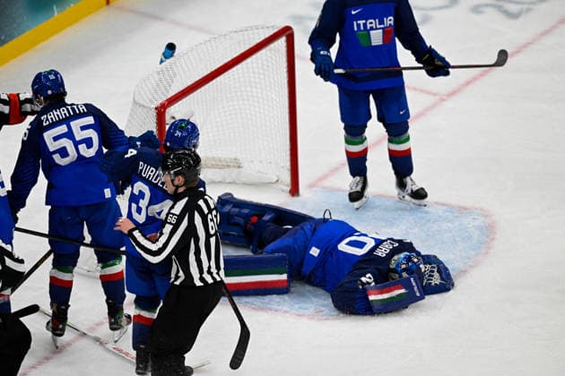 Winter Olympics - Sweden v Italy Men s Preliminary Group B Match Team Italy and Team Sweden during the Men s Preliminary Group B match between Sweden and Italy on day five of the Milano Cortina 2026 Winter Olympic Games, Olympische Spiele, Olympia, OS at Milano Santagiulia Ice hockey, Eishockey Arena on February 11, 2026 in Milan, Italy. Photo by JMP ABACAPRESS.COM Milan Italy  Copyright: xJMP ABACAx