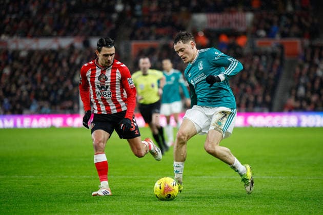 Sunderland v Liverpool, Premier League Florian Wirtz of Liverpool looks to beat Enzo Le Fee of Sunderland during the Premier League match between Sunderland and Liverpool at the Stadium Of Light, Sunderland, UK on 11 February 2026. Sunderland Stadium Of Light Tyne and Wear UK Editorial use only DataCo restrictions apply See www.football-dataco.com , Copyright: xCraigxCowanx PSI-23731-0143