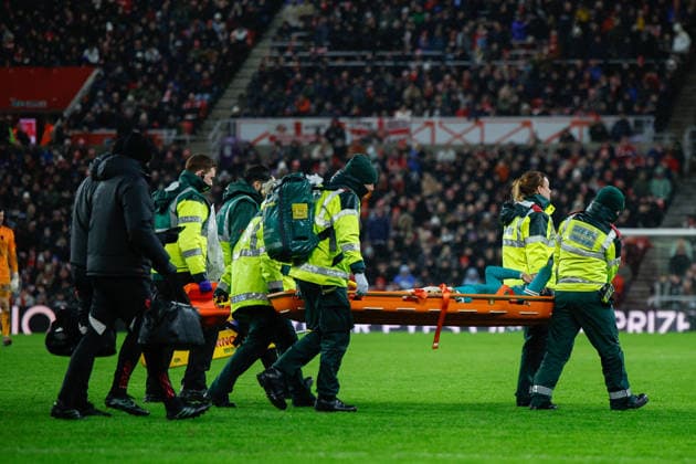 Sunderland v Liverpool, Premier League Wataru Endo of Liverpool is stretchered off the pitch with an injury during the Premier League match between Sunderland and Liverpool at the Stadium Of Light, Sunderland, UK on 11 February 2026. Sunderland Stadium Of Light Tyne and Wear UK Editorial use only DataCo restrictions apply See www.football-dataco.com , Copyright: xCraigxCowanx PSI-23731-0167