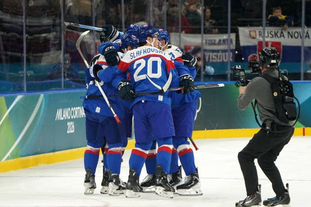 Milano Cortina, 2026 , Winter Olympic Games, Olympische Spiele, Olympia, OS Olympische Winter-Olympische spiele 2026 , Eishockey Menm Men s Preliminary Round, Finnland-Slowakei, Finland-Slowakei Ice hockey, Eishockey Arena Milano Santagiulia slowakei, , SVK; jubeln Photocopyright Gladys Chai von der Laage *** Milano Cortina, 2026 , Winter Olympic Games, Winter Olympic Games 2026 , Ice Hockey Men Men s Preliminary Round, Finland Slovakia, Finland Slovakia Ice Hockey Arena Milano Santagiulia Slovakia, , SVK cheer Photocopyright Gladys Chai von der Laage