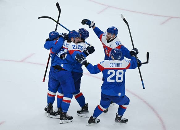(260212) -- MILAN, Feb. 12, 2026 -- Players of Slovakia celebrate a goal during the Ice hockey, Eishockey men s preliminary round group B match between Finland and Slovakia at the Milan-Cortina 2026 Olympic Winter games, Winterspiele,Spiele, Summer games in Milan, Italy, Feb. 11, 2026. ) (MICO2026)ITALY-MILAN-OLYMPIC WINTER GAMES-ICE HOCKEY-MEN-PRELIMINARY-FIN VS SVK ZhangxHaofu 