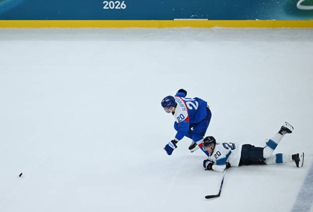 (260212) -- MILAN, Feb. 12, 2026 -- Juraj Slafkovsky (L) of Slovakia breaks through during the Ice hockey, Eishockey men s preliminary round group B match between Finland and Slovakia at the Milan-Cortina 2026 Olympic Winter games, Winterspiele,Spiele, Summer games in Milan, Italy, Feb. 11, 2026. ) (MICO2026)ITALY-MILAN-OLYMPIC WINTER GAMES-ICE HOCKEY-MEN-PRELIMINARY-FIN VS SVK ZhangxHaofu 