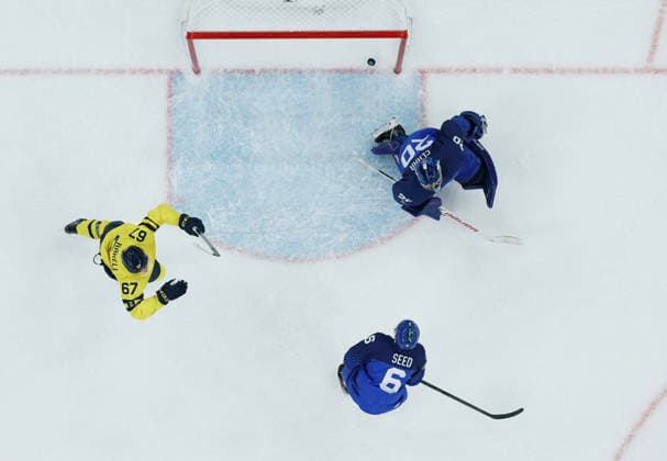 (260212) -- MILAN, Feb. 12, 2026 -- Damian Clara (top) of Italy fails to save a goal during the Ice hockey, Eishockey men s preliminary round group B match between Italy and Sweden at the Milan-Cortina 2026 Olympic Winter games, Winterspiele,Spiele, Summer games in Milan, Italy, Feb. 11, 2026. ) (MICO2026)ITALY-MILAN-OLYMPIC WINTER GAMES-ICE HOCKEY-MEN-PRELIMINARY-ITA VS SWE ZhangxHaofu 