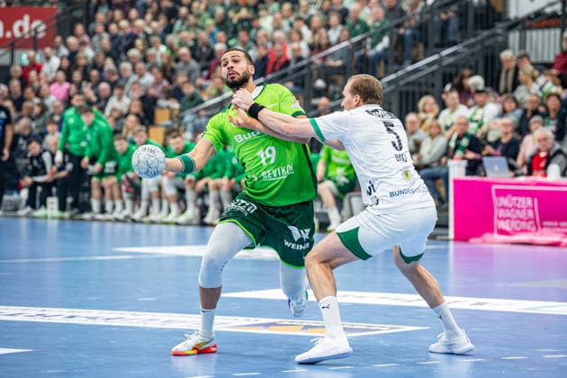Handball Bundesliga; HSG Wetzlar - Füchse Berlin, 11.02.26 Philipp Ahouansou (HSG Wetzlar, 19), Max Darj (Füchse Berlin, 5) Handball Bundesliga; HSG Wetzlar - Füchse Berlin: Wetzlar, 11.02.26 Copyright: xBEAUTIFULxSPORTS Roeczeyx