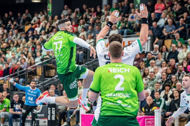 Handball Bundesliga; HSG Wetzlar - Füchse Berlin, 11.02.26 Stefan Cavor (HSG Wetzlar, 77), Nikola Grahovac (HSG Wetzlar, 2), Lukas Herburger (Füchse Berlin, 29) Handball Bundesliga; HSG Wetzlar - Füchse Berlin: Wetzlar, 11.02.26 Copyright: xBEAUTIFULxSPORTS Roeczeyx