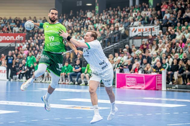 Handball Bundesliga; HSG Wetzlar - Füchse Berlin, 11.02.26 Philipp Ahouansou (HSG Wetzlar, 19), Max Darj (Füchse Berlin, 5) Handball Bundesliga; HSG Wetzlar - Füchse Berlin: Wetzlar, 11.02.26 Copyright: xBEAUTIFULxSPORTS Roeczeyx