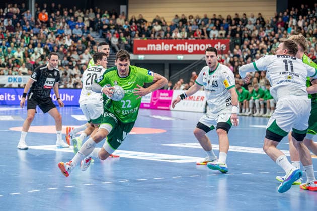 Handball Bundesliga; HSG Wetzlar - Füchse Berlin, 11.02.26 Jona Schoch (HSG Wetzlar, 22), Tim Freihöfer (Füchse Berlin, 20), Mijajlo Marseni? (Füchse Berlin, 93), Lasse Andersson (Füchse Berlin, 11) Handball Bundesliga; HSG Wetzlar - Füchse Berlin: Wetzlar, 11.02.26 Copyright: xBEAUTIFULxSPORTS Roeczeyx