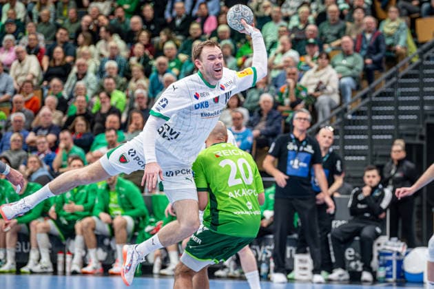 Handball Bundesliga; HSG Wetzlar - Füchse Berlin, 11.02.26 Mathias Gidsel (Füchse Berlin, 19), Cyrill Akakpo (HSG Wetzlar, 20) Handball Bundesliga; HSG Wetzlar - Füchse Berlin: Wetzlar, 11.02.26 Copyright: xBEAUTIFULxSPORTS Roeczeyx