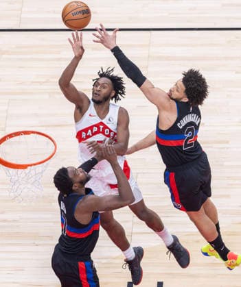 (260212) -- TORONTO, Feb. 12, 2026 -- Immanuel Quickley (C) of Toronto Raptors shoots during the 2025-2026 NBA, Basketball Herren, USA regular season game between Toronto Raptors and Detroit Pistons in Toronto, Canada, Feb. 11, 2026. (Photo by Xinhua) (SP)CANADA-TORONTO-BASKETBALL-NBA-PISTONS VS RAPTORS ZouxZheng 