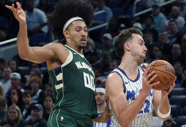 February 11, 2026, Orlando, Fl - Florida, USA: The Orlando Magic s Franz Wagner (22) controls the ball in front of the Milwaukee Bucks Jericho Sims (00) at the Kia Center on Wednesday, Feb.11, 2026, in Orlando, Florida. Sports News - February 11, 2026  - ZUMAm67_ 20260211_zaf_m67_015 Copyright: xStephenxM.xDowellx