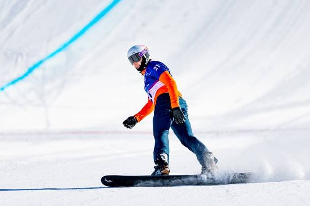 LIVIGNO - Snowboarder Glenn de Blois during the cross-country qualifying round at the Milan Winter Olympics. IRIS VAN DEN BROEK ANP xVIxANPxSportx xxANPxIVx 550433554 originalFilename: 550433554.jpg