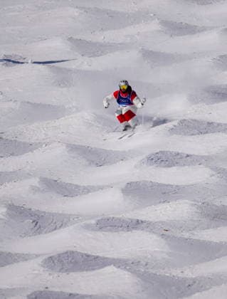 February 12, 2026, Livigno, Italy: Elliot Vaillancourt from Drummondville, Que., competes in the men s moguls qualification two at the Milano Cortina 2026 Winter Olympic Games, Olympische Spiele, Olympia, OS in Livigno, Italy on Thursday, Feb. 12, 2026. Canada News - February 12, 2026  - ZUMAc35_ 20260212_zaf_c35_002 Copyright: xSeanxKilpatrickx