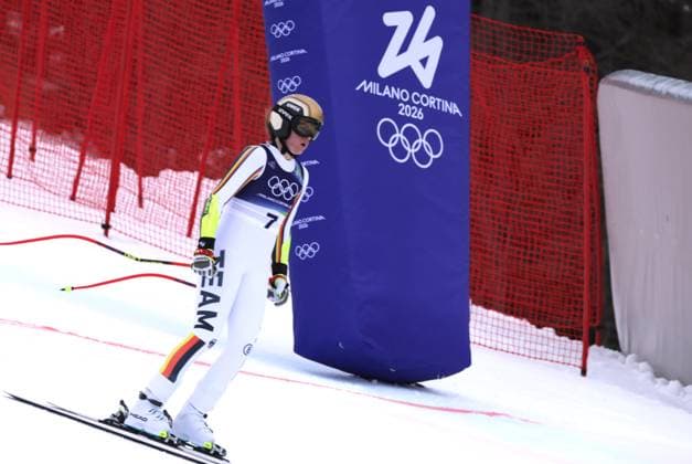 Emma AICHER (GER, SC Mahlstetten) Aufrecht ueber die Ziellinie . . . Ski Alpin, Super G der Frauen. Olympische Winterspiele 2026. 12.2.2026, in Tofane Alpin Ski Center, Cortina, Italien. Quelle Copyright Credit : Oryk HAIST *** Emma AICHER GER, SC Mahlstetten Upright across the finish line Alpine skiing, Womens Super G Olympic Winter Games 2026 12 2 2026, in Tofane Alpine Ski Center, Cortina, Italy Source Copyright Credit Oryk HAIST xOLY-LL-ALP06x