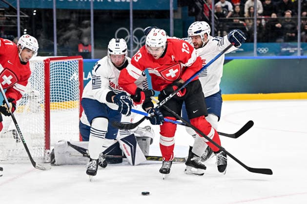 MILAN, ITALY - FEBRUARY 12: Nico Hischier of Switzerland in a battle for the puck against Anthony Rech of France on day six of the Milano Cortina 2026 Winter Olympic Games, Olympische Spiele, Olympia, OS at Milano Santagiulia Ice hockey, Eishockey Arena on February 12, 2026 in Milan, Italy. Milan Milano Rho Ice Hockey Arena Italy *** MILAN, ITALY FEBRUARY 12 Nico Hischier of Switzerland in a battle for the puck against Anthony Rech of France on day six of the Milano Cortina 2026 Winter Olympic games at Milano Santagiulia Ice Hockey Arena on February 12, 2026 in Milan, Italy Milan Milano Rho Ice Hockey Arena Italy Copyright: xJustPictures.ch AndreaxBrancax jp-en-EuSpIm-AB-AAB_619712022026