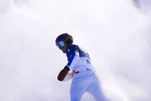(260212) -- LIVIGNO, Feb. 12, 2026 -- Loan Bozzolo of France competes during the snowboard men s cross seeding run at the Milan-Cortina 2026 Olympic Winter games, Winterspiele,Spiele, Summer games in Livigno, Italy, Feb. 12, 2026. ) (MICO2026)ITALY-LIVIGNO-OLYMPIC WINTER GAMES-SNOWBOARD-MEN S CROSS-SEEDING RUN WuxHuiwo 