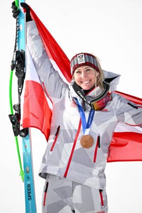 OLYMPICS - Winter Olympic Games, Olympische Spiele, Olympia, OS Milano Cortina 2026 CORTINA D AMPEZZO,ITALY,12.FEB.26 - OLYMPICS, ALPINE SKIING - Winter Olympic Games Milano Cortina 2026, Super G, women, medal ceremony. Image shows the rejoicing of Cornelia Huetter (AUT). Keywords: medal.  GEPAxpictures xAlexanderxSolc