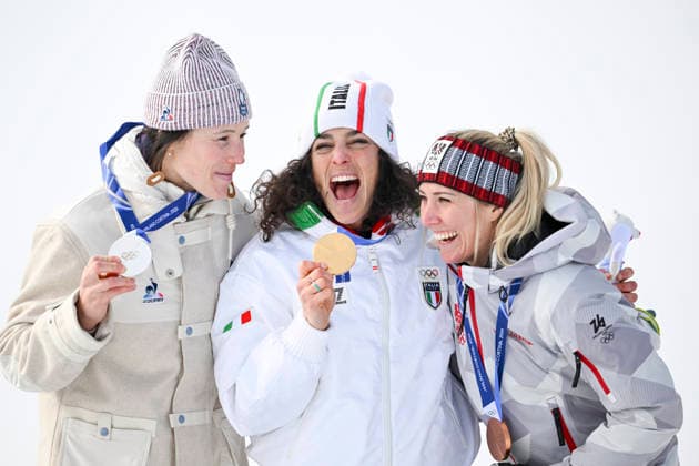 OLYMPICS - Winter Olympic Games, Olympische Spiele, Olympia, OS Milano Cortina 2026 CORTINA D AMPEZZO,ITALY,12.FEB.26 - OLYMPICS, ALPINE SKIING - Winter Olympic Games Milano Cortina 2026, Super G, women, medal ceremony. Image shows the rejoicing of Romane Miradoli (FRA), Federica Brignone (ITA) and Cornelia Huetter (AUT). Keywords: medal.  GEPAxpictures xAlexanderxSolc