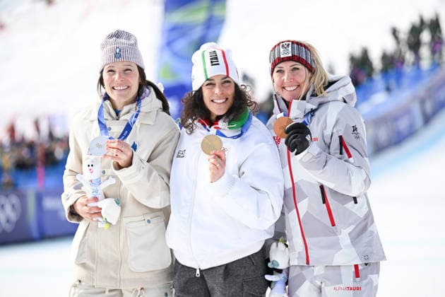 OLYMPICS - Winter Olympic Games, Olympische Spiele, Olympia, OS Milano Cortina 2026 CORTINA D AMPEZZO,ITALY,12.FEB.26 - OLYMPICS, ALPINE SKIING - Winter Olympic Games Milano Cortina 2026, Super G, women, medal ceremony. Image shows the rejoicing of Romane Miradoli (FRA), Federica Brignone (ITA) and Cornelia Huetter (AUT). Keywords: medal.  GEPAxpictures xAlexanderxSolc