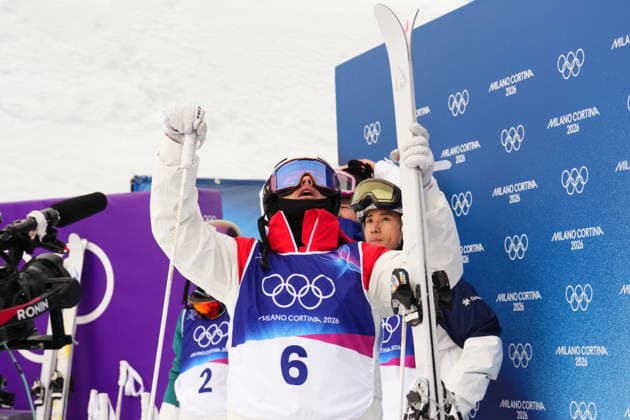 February 12, 2026, Livigno, Italy: Canada s Mikael Kingsbury reacts to his score in the men s moguls F2 final at the Milano Cortina 2026 Winter Olympic Games, Olympische Spiele, Olympia, OS in Livigno, Italy on Thursday, Feb. 12, 2026. Canada News - February 12, 2026  - ZUMAc35_ 20260212_zaf_c35_026 Copyright: xSeanxKilpatrickx