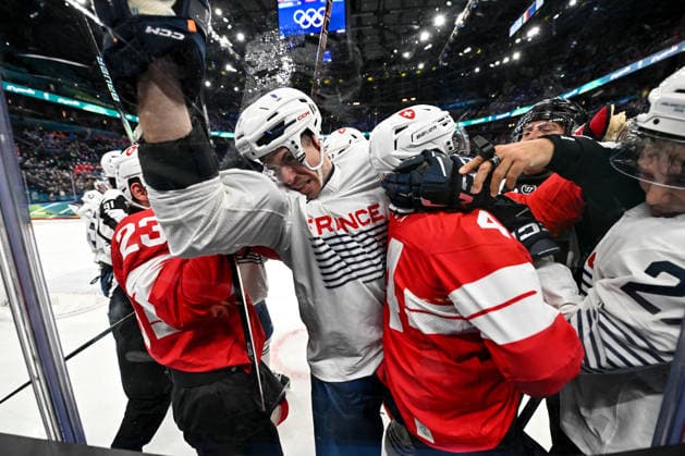 MILAN, ITALY - FEBRUARY 12: A fight along the boards on day six of the Milano Cortina 2026 Winter Olympic Games, Olympische Spiele, Olympia, OS at Milano Santagiulia Ice hockey, Eishockey Arena on February 12, 2026 in Milan, Italy. Milan Milano Rho Ice Hockey Arena Italy *** MILAN, ITALY FEBRUARY 12 A fight along the boards on day six of the Milano Cortina 2026 Winter Olympic games at Milano Santagiulia Ice Hockey Arena on February 12, 2026 in Milan, Italy Milan Milano Rho Ice Hockey Arena Italy Copyright: xJustPictures.ch AndreaxBrancax jp-en-EuSpIm-AB-DSC_842412022026