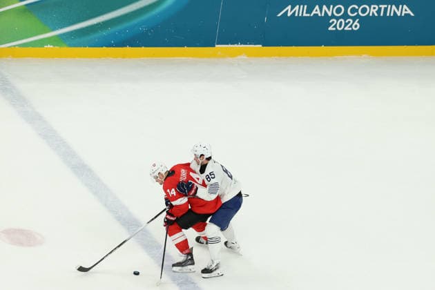 February 12, 2026, Milan, Lombardy, Italy: DEAN KUKAN 14 of Switzerland and ALEXANDRE TEXIER 85 of France fight for the puck in the Men s Preliminary Round Group A game between Team Switzerland (SUI) and Team France (FRA) at the Milano Cortina 2026 Winter Olympic Games, Olympische Spiele, Olympia, OS Milan Italy - ZUMAc179 20260212_oly_c179_023 Copyright: xMickaelxChavetx