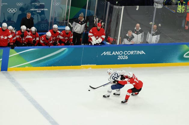 February 12, 2026, Milan, Lombardy, Italy: KEN JAGER 17 of Switzerland and FLORIAN .CHAKIACHVILI 62 of France fight for the puck in the Men s Preliminary Round Group A game between Team Switzerland (SUI) and Team France (FRA) at the Milano Cortina 2026 Winter Olympic Games, Olympische Spiele, Olympia, OS Milan Italy - ZUMAc179 20260212_oly_c179_024 Copyright: xMickaelxChavetx