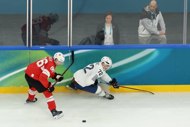 February 12, 2026, Milan, Lombardy, Italy: JANIS MOSER 86 of Switzerland and JORDANN PERRET 72 of France fight for the puck in the Men s Preliminary Round Group A game between Team Switzerland (SUI) and Team France (FRA) at the Milano Cortina 2026 Winter Olympic Games, Olympische Spiele, Olympia, OS Milan Italy - ZUMAc179 20260212_oly_c179_025 Copyright: xMickaelxChavetx