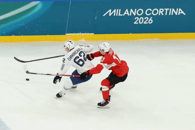 February 12, 2026, Milan, Lombardy, Italy: KEN JAGER 17 of Switzerland and FLORIAN .CHAKIACHVILI 62 of France fight for the puck in the Men s Preliminary Round Group A game between Team Switzerland (SUI) and Team France (FRA) at the Milano Cortina 2026 Winter Olympic Games, Olympische Spiele, Olympia, OS Milan Italy - ZUMAc179 20260212_oly_c179_028 Copyright: xMickaelxChavetx