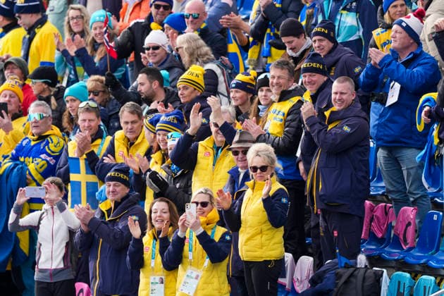 Winter Olympics in Milan Cortina 2026 Val di Fiemme, Italy 20260212. Sweden s King Carl Gustaf with the family of Frida Karlsson in the stands during the women s cross-country 10 km skating at Lago di Tesero during the Winter Olympics in Milano Cortina 2026. Photo: Lise Aaserud NTB Val di Fiemme Italy EDITORIAL USE ONLY. RESTRICTED USE FOR BETTING COMPANIES Ref:_SPOFiBMZK8GeW8.jpg *** Winter Olympics in Milan Cortina 2026 Val di Fiemme, Italy 20260212 Sweden s King Carl Gustaf with the family of Frida Karlsson in the stands during the women s cross country 10 km skating at Lago di Tesero during the Winter Olympics in Milano Cortina 2026 Photo Lise Aaserud NTB Val di Fiemme Italy EDITORIAL USE ONLY RESTRICTED USE FOR BETTING COMPANIES  Copyright: xLisexAserudx xNTBx