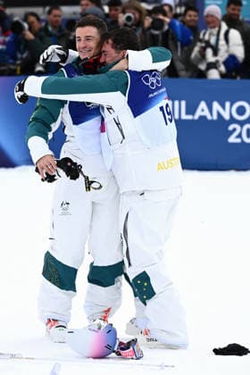 2026 WINTER Olympic Games, Olympische Spiele, Olympia, OS Cooper Woods of Australia celebrates after winning Gold in the Men™s Moguls finals at the Livigno Aerials and Moguls Park on day 6 of the 2026 Milano Cortina Winter Olympic Games in Livigno, Italy, Wednesday, February 11, 2026. ( NO ARCHIVING, EDITORIAL USE ONLY LIVIGNO SONDRIO ITALY  Copyright: xDANxHIMBRECHTSx 20260213179516580721