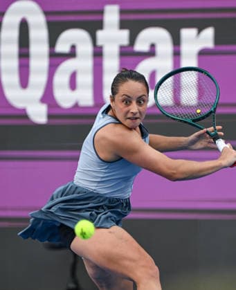 Qatar TotalEnergies Open 2026 - Day Five DOHA, QATAR FEBRUARY 12: Elisabetta Cocciaretto of Italy competes against Jelena Ostapenko of Latvia in the quarterfinals on Day Five of the Qatar TotalEnergies Open, part of the Hologic WTA, Tennis Damen Tour, at the Khalifa International Tennis and Squash Complex on February 12, 2026 in Doha, Qatar. Doha Qatar  Copyright: xArturxWidakx originalFilename:widak-qatartot260212_nptkx.jpg