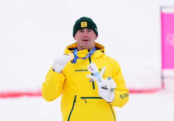 February 12, 2026, Livigno, Aarhus, Italy: COOPER WOODS celebrates winning gold during the Men s Moguls finals, Milano Cortina 2026 Winter Olympic Games, Olympische Spiele, Olympia, OS at Livigno Air Park Livigno Italy - ZUMAp228 20260212_zsp_p228_008 Copyright: xUlrikxPedersenx