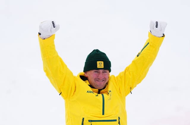 February 12, 2026, Livigno, Aarhus, Italy: COOPER WOODS celebrates winning gold during the Men s Moguls finals, Milano Cortina 2026 Winter Olympic Games, Olympische Spiele, Olympia, OS at Livigno Air Park Livigno Italy - ZUMAp228 20260212_zsp_p228_014 Copyright: xUlrikxPedersenx