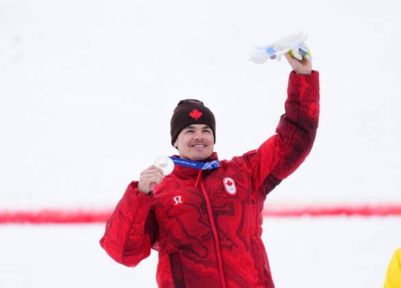 February 12, 2026, Livigno, Aarhus, Italy: MIKAEL KINGSBURY celebrates winning silver during the Men s Moguls finals, Milano Cortina 2026 Winter Olympic Games, Olympische Spiele, Olympia, OS at Livigno Air Park Livigno Italy - ZUMAp228 20260212_zsp_p228_016 Copyright: xUlrikxPedersenx
