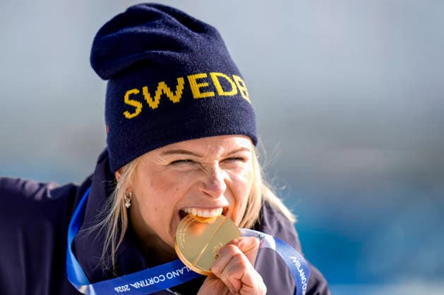 Winter Olympics in Milan Cortina 2026 Val di Fiemme, Italy 20260212. Frida Karlsson from Sweden with the gold medal on the podium after the women s cross-country 10 km skating at Lago di Tesero during the Winter Olympics in Milano Cortina 2026. Photo: Terje Pedersen NTB Val di Fiemme Italy EDITORIAL USE ONLY. RESTRICTED USE FOR BETTING COMPANIES Ref:_SPOPD1X7Z2ia-o.jpg *** Winter Olympics in Milan Cortina 2026 Val di Fiemme, Italy 20260212 Frida Karlsson from Sweden with the gold medal on the podium after the women s cross country 10 km skating at Lago di Tesero during the Winter Olympics in Milano Cortina 2026 Photo Terje Pedersen NTB Val di Fiemme Italy EDITORIAL USE ONLY RESTRICTED USE FOR BETTING COMPANIES  Copyright: xTerjexPedersenx xNTBx