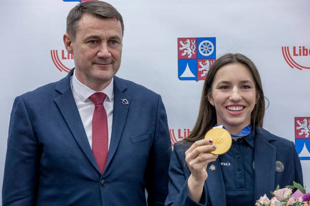 Olympic winner in snowboard parallel giant slalom Zuzana Maderova (right) shows her gold medal during a meeting with the Governor of the Liberec Region Martin Puta (left), in Liberec, Czech Republic, on February 12, 2026. (CTKxPhoto RadekxPetrasek) CTKPhotoP2026021207087  CTKPhotoP2026021207087