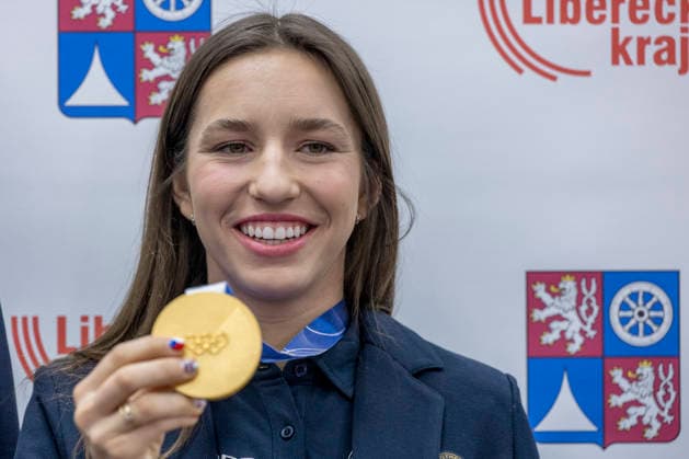 Olympic winner in snowboard parallel giant slalom Zuzana Maderova shows her gold medal during a meeting with the Governor of the Liberec Region Martin Puta, in Liberec, Czech Republic, on February 12, 2026. (CTKxPhoto RadekxPetrasek) CTKPhotoP2026021207208  CTKPhotoP2026021207208