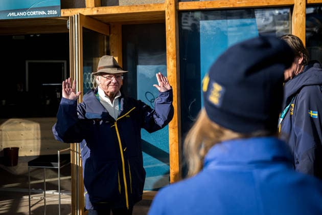 260212 King Carl XVI Gustaf of Sweden with silver medalist Ebba Andersson of Sweden after the women s 10km free technique individual start cross-country skiing race during day 6 of the 2026 Winter Olympics on February 12, 2026 in Val di Fiemme. Photo: Maxim Thore BILDBYRAN kod MT MT0975 skidor cross-country skiing langrenn Olympic Games, Olympische Spiele, Olympia, OS olympics winter olympics os ol olympiska spel vinter-os olympiske leker milano cortina 2026 milan cortina 2026 milano cortina 2026 olympic games milano cortina 2026 winter olympic games milano cortina-os milano cortina-ol vinter-ol 6 bbeng individuell start 10 km medal medalj Sweden sverige *** 260212 King Carl XVI Gustaf of Sweden with silver medalist Ebba Andersson of Sweden after the women s 10km free technique individual start cross country skiing race during day 6 of the 2026 Winter Olympics on February 12, 2026 in Val di Fiemme Photo Maxim Thore BILDBYRAN kod MT MT0975 skidor cross country skiing langrenn olympic games olympics winter olympics os ol olympiska spel vinter os olympiske leker milano cortina 2026 milan cortina 2026 milano cortina 2026 olympic games milano cortina 2026 winter olympic games milano cortina os milano cortina ol vinter ol 6 bbeng individuell start 10 km medal medalj Sweden sverige  Copyright: MAXIMxTHORE BB260212MT124