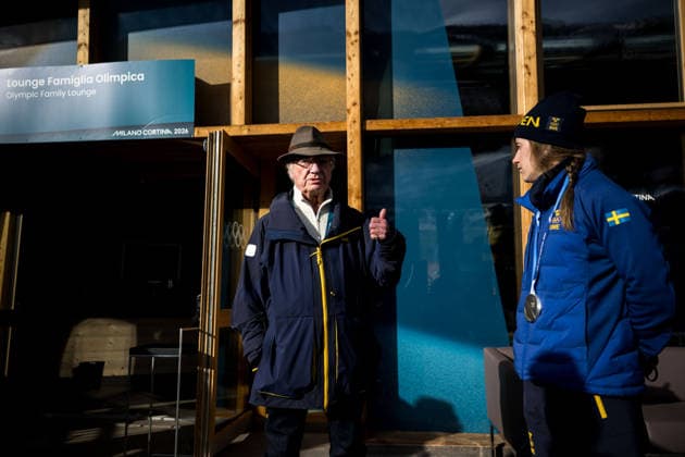 260212 King Carl XVI Gustaf of Sweden with silver medalist Ebba Andersson of Sweden after the women s 10km free technique individual start cross-country skiing race during day 6 of the 2026 Winter Olympics on February 12, 2026 in Val di Fiemme. Photo: Maxim Thore BILDBYRAN kod MT MT0975 skidor cross-country skiing langrenn Olympic Games, Olympische Spiele, Olympia, OS olympics winter olympics os ol olympiska spel vinter-os olympiske leker milano cortina 2026 milan cortina 2026 milano cortina 2026 olympic games milano cortina 2026 winter olympic games milano cortina-os milano cortina-ol vinter-ol 6 bbeng individuell start 10 km medal medalj Sweden sverige *** 260212 King Carl XVI Gustaf of Sweden with silver medalist Ebba Andersson of Sweden after the women s 10km free technique individual start cross country skiing race during day 6 of the 2026 Winter Olympics on February 12, 2026 in Val di Fiemme Photo Maxim Thore BILDBYRAN kod MT MT0975 skidor cross country skiing langrenn olympic games olympics winter olympics os ol olympiska spel vinter os olympiske leker milano cortina 2026 milan cortina 2026 milano cortina 2026 olympic games milano cortina 2026 winter olympic games milano cortina os milano cortina ol vinter ol 6 bbeng individuell start 10 km medal medalj Sweden sverige  Copyright: MAXIMxTHORE BB260212MT125