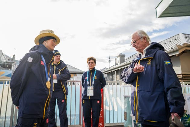 260212 Gold medalist Frida Karlsson of Sweden with King Carl XVI Gustaf of Sweden after the women s 10km free technique individual start cross-country skiing race during day 6 of the 2026 Winter Olympics on February 12, 2026 in Val di Fiemme. Photo: Maxim Thore BILDBYRAN kod MT MT0975 skidor cross-country skiing langrenn Olympic Games, Olympische Spiele, Olympia, OS olympics winter olympics os ol olympiska spel vinter-os olympiske leker milano cortina 2026 milan cortina 2026 milano cortina 2026 olympic games milano cortina 2026 winter olympic games milano cortina-os milano cortina-ol vinter-ol 6 bbeng individuell start 10 km medal medalj Sweden sverige Gold guld *** 260212 Gold medalist Frida Karlsson of Sweden with King Carl XVI Gustaf of Sweden after the women s 10km free technique individual start cross country skiing race during day 6 of the 2026 Winter Olympics on February 12, 2026 in Val di Fiemme Photo Maxim Thore BILDBYRAN kod MT MT0975 skidor cross country skiing langrenn olympic games olympics winter olympics os ol olympiska spel vinter os olympiske leker milano cortina 2026 milan cortina 2026 milano cortina 2026 olympic games milano cortina 2026 winter olympic games milano cortina os milano cortina ol vinter ol 6 bbeng individuell start 10 km medal medalj Sweden sverige Gold guld  Copyright: MAXIMxTHORE BB260212MT134