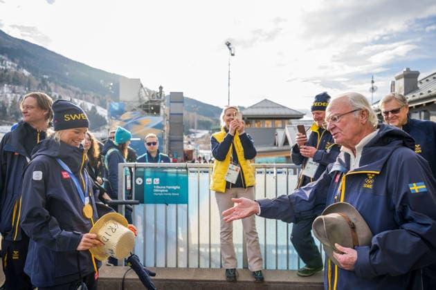 260212 Gold medalist Frida Karlsson of Sweden with King Carl XVI Gustaf of Sweden after the women s 10km free technique individual start cross-country skiing race during day 6 of the 2026 Winter Olympics on February 12, 2026 in Val di Fiemme. Photo: Maxim Thore BILDBYRAN kod MT MT0975 skidor cross-country skiing langrenn Olympic Games, Olympische Spiele, Olympia, OS olympics winter olympics os ol olympiska spel vinter-os olympiske leker milano cortina 2026 milan cortina 2026 milano cortina 2026 olympic games milano cortina 2026 winter olympic games milano cortina-os milano cortina-ol vinter-ol 6 bbeng individuell start 10 km medal medalj Sweden sverige Gold guld *** 260212 Gold medalist Frida Karlsson of Sweden with King Carl XVI Gustaf of Sweden after the women s 10km free technique individual start cross country skiing race during day 6 of the 2026 Winter Olympics on February 12, 2026 in Val di Fiemme Photo Maxim Thore BILDBYRAN kod MT MT0975 skidor cross country skiing langrenn olympic games olympics winter olympics os ol olympiska spel vinter os olympiske leker milano cortina 2026 milan cortina 2026 milano cortina 2026 olympic games milano cortina 2026 winter olympic games milano cortina os milano cortina ol vinter ol 6 bbeng individuell start 10 km medal medalj Sweden sverige Gold guld  Copyright: MAXIMxTHORE BB260212MT136
